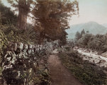 A Nikkó mellett Kan-man-ösvény szobrai 1880 körül