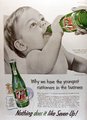 A 7-Up ezen az 1950-es években született plakáton azzal büszkélkedik, hogy a legfiatalabb fogyasztójuk egy 11 hónapos baba.