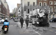 1940. szeptember 19. Egy rendőr és egy katona járőrözik a londoni Portman Streeten egy németek által kilőtt autóbusz mellett