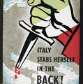 Egyike azon kevés plakátoknak, amelyeken az olaszoknak üzentek: „Olaszország hátba szúrta magát” – olvasható a fő szövetséges szerencsétlen megválasztását hangsúlyozó plakáton