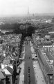 Kilátás a Panthéon kupolájából a Rue Soufflot-ra, háttérben az Eiffel-torony 1930-ban  <br /><i>SZF, Fortapan</i>