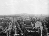 Kilátás a Diadalívről, szemben a Montmartre-on álló Sacré Coeur-bazilika 1938-ban  <br /><i>Nagy Gyula, Fortepan</i>