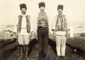 Népviseletbe öltözött montenegróiak