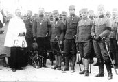 Az osztrák-magyar hadtest tisztjei és lelkésze