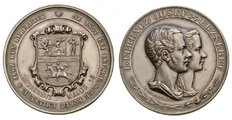 Az 1857-es uralkodói látogatás emlékére készített emlékérem elő- és hátlapja Ferenc József és Erzsébet arcképévével