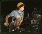 Egy texasi repülőgépgyár női munkása 1942-ben