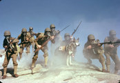 Amerikai katonák egy kaliforniai hadgyakorlat közben