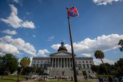 Konföderációs zászló Dél-Karolina kormányépülete előtt