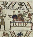 Az egyik ember egy kürt megfújásával éppen ünnepségre hívja Vilmost és a normann vezéreket a hastings-i csata előtt. A mellette álló szolga arca arra enged következtetni, hogy feltűnően elégedetlen a fülsértő ricsajjal.