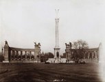 Millenniumi emlékmű a későbbi Hősök terén <br /><i>Fortepan / Budapest Főváros Levéltára / Klösz György</i>