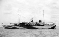 Az álcázó festékkel lekent USS Fulton amerikai tengeralattjáró a dél-karolinai Charleston mellett 1918. november 1-jén