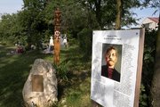 Savanyú sírja a tótvázsonyi temető szélén (kép forrása: orszagkep.hu)