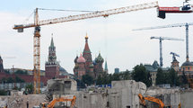 Ezen a helyen folynak az ásatások. Háttérben a Kreml