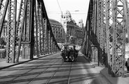 A Szabadság híd a Szent Gellért tér felé nézve 1946-ban