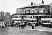 Busz és lovaskocsi a liverpooli Allertonban 1927-ben