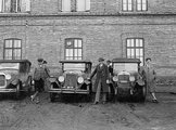 Taxisok és taxik a dombóvári vasútállomás előtt (1931)
