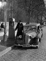 Szilágyi Erzsébet (Olasz) fasor, taxiállomás a Fogaskerekű végállomásával szemben (1941)
