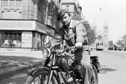 Váci út a Balzac utcánál, háttérben a Lehel tér, Árpád-házi Szent Margit-templom. Csepel 100 típusú motorkerékpár (1949)