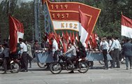 Ötvenhatosok tere (Felvonulási tér), május 1-i felvonulás (1964)