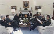 Id. George Bush főtanácsadóival az Ovális irodában 1991. január 15-én