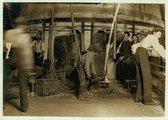 Fiatal dolgozók a virginiai Wheeling West üveggyárában 1908 októberében