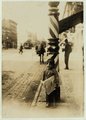 Egy mindössze 105 centiméter magas, hatéves rikkancs Indinapolis utcáján 1908-ban