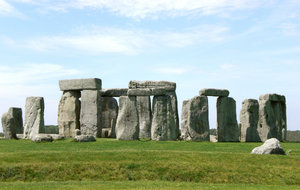 Székeket akart vásárolni az ebédlőbe, végül a Stonehenge-t vette meg az angol ügyvéd