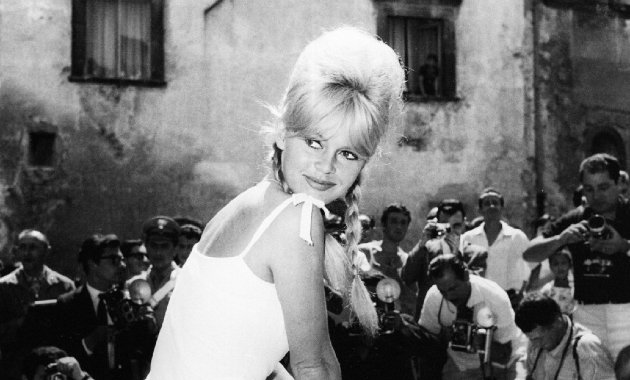 Szemérmetlen viselkedésével gyakran megbotránkoztatta az erkölcscsőszöket Brigitte Bardot