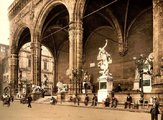 A Loggia dei Lanzi vagy Loggia della Signoria a firenzei Piazza della Signoria egyik legszebb épülete