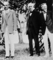 Henry Ford (balra) és Thomas Edison (középen)