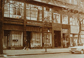 A villamosenergia-termelés hulladékhőjének hasznosítására 1960 tavaszán alapították az ország első tisztaprofilú, településszintű távhőszolgáltatóját, a Fővárosi Távfűtés- és Melegvízszolgáltató Vállalatot (röviden FŐTÁM). Központi irodája az V. kerület, Kecskeméti utca 5. sz. alatt működött.