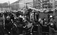 Október huszonharmadika (Schönherz Zoltán) utca, a Skála Budapest Szövetkezeti Nagyáruház parkolója, szemben a Bercsényi utca házsora, 1976