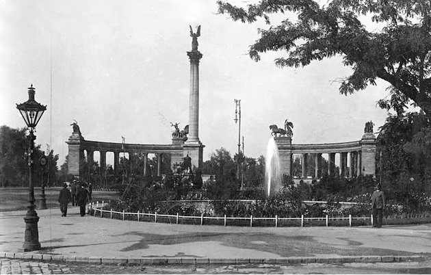 Hősök tere 1925-ben (Wikipédia / Tambo / CC BY-SA 3.0)