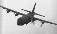 AC–130-as földi tűztámogató repülőgép Dél-Laosz felett 1970 körül (kép forrása: Wikimedia Commons)