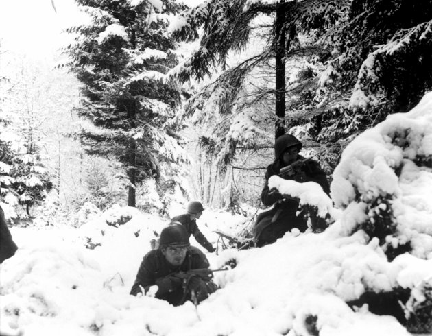 Amerikai katonák állásaikban az ardenneki offenzíva idején