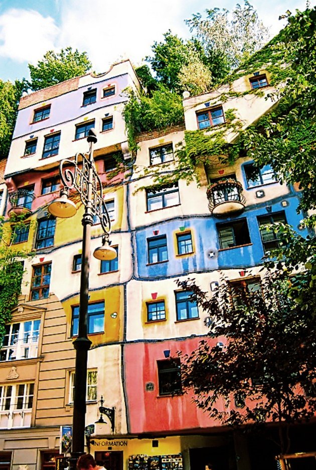 A bécsi Hundertwasser-ház (kép forrása: Wikimedia Commons)