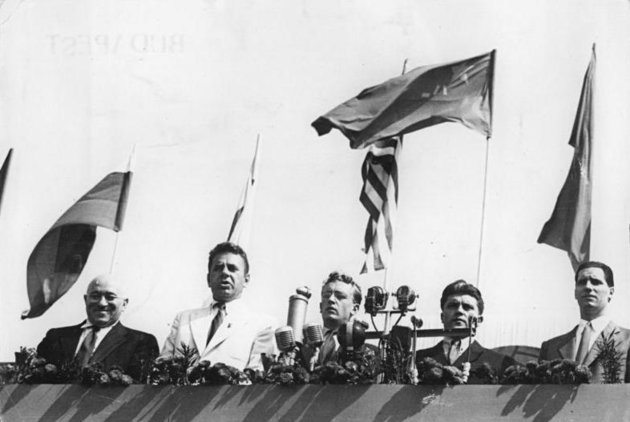 Rákosi Mátyás a tribünön 1949. augusztus 28-án (Wikipedia / Bundesarchiv / CC BY-SA 3.0)