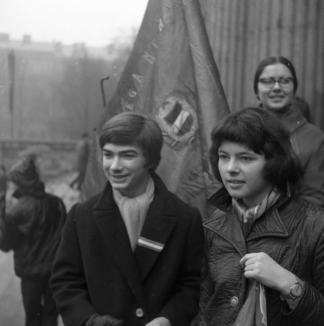 1970, Budapest, a Magyar Nemzeti Múzeum lépcsője, március 15-i ünnepség a Múzeumkertben. (Fortepan / Urbán Tamás)