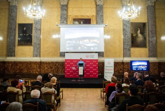 A konferencia megnyitója (fotó: MTI / Balogh Zoltán)