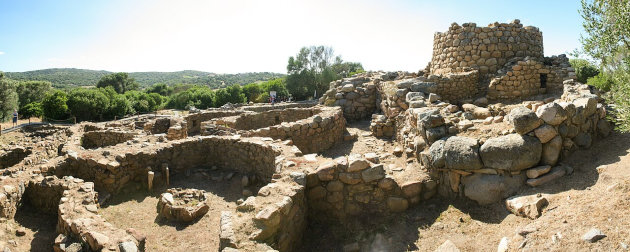 Nuraghe La Prisciona , Nuraghe falu Arzachena közelében, Szardínia