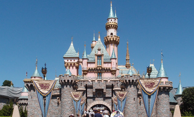 Nehézkes indulása ellenére a mai napig töretlen népszerűségnek örvend Disneyland