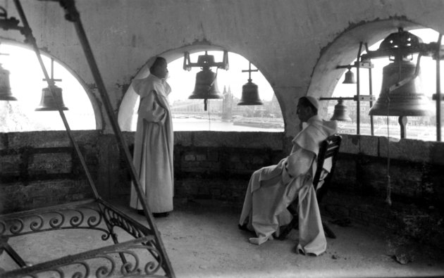 A Szent Gellért rakparti pálos kolostor harangtornya 1938-ban. A sziklakápolnába az ÁVH emberei 1951 húsvétján törtek be és elhurcolták a pálosokat. A templom bejáratát 1961-ben befalazták.