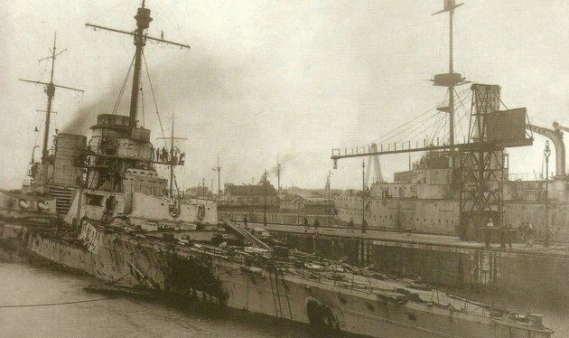 Német hadihajó a csata után 