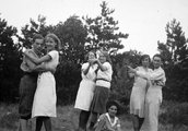 Szabadban táncoló párok 1936-ban