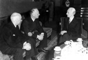 Sztójay Döme berlini követ, Joachim von Ribbentrop német külügyminiszter és Bárdossy László miniszterelnök Ribbentrop magyarországi látogatásakor 1942 januárjában