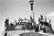 Koszorúzási ünnepség a gellért-hegyi Felszabadulási emlékműnél (Szabadság-szobor), 1950