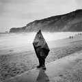 Elázott kisfiú a portugál tengerparton, 1956