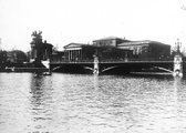 Csónakázótó, háttérben a Szépművészeti Múzeum (1914)