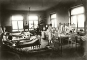 Pázmány Péter Tudományegyetem (ma Semmelweis Egyetem) III. sz. Belgyógyászati (ma Urológiai) Klinika, kórterem (1922)