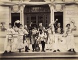 Millenniumi kiállítás: Az olasz szórakoztató csoport tagjai. A felvétel 1896-ban készült <br /><i>Fortepan / Budapest Főváros Levéltára. Levéltári jelzet: HU.BFL.XV.19.d.1.10.116</i>